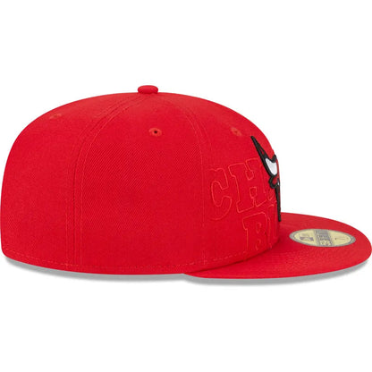 NEW ERA FLAT BRIM 59FIFTY DRAFT EDITION 2023 CHICAGO BULLS NBA RED FITTED CAP